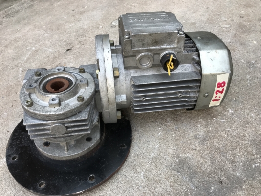 ขายมอเตอร์เกียร์เพลาสวม Bonfiglioli 1/4HP. 380V made in Italy อัตราทด 1: 28 เพลาออกประมาณ 50รอบต่อนาที สภาพสวยมาก หมุนนิ่ม พร้อมใช้งาน ขายมอเตอร์เกียร์เพลาสวม Bonfiglioli 1/4HP. 380V made in Italy อัตราทด 1: 28 เพลาออกประมาณ 50รอบต่อนาที สภาพสวยมาก หมุนนิ่ม พร้อมใช้งาน