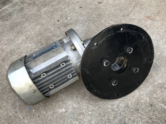 ขายมอเตอร์เกียร์เพลาสวม Bonfiglioli 1/4HP. 380V made in Italy อัตราทด 1: 28 เพลาออกประมาณ 50รอบต่อนาที สภาพสวยมาก หมุนนิ่ม พร้อมใช้งาน