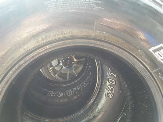 ยาง33นิ้ว Maxxis MT 285-75-16 ปลายปี15 สภาพสวยๆ 1ชุด ยาง33นิ้ว Maxxis MT 285-75-16 ปลายปี15 สภาพสวยๆ 1ชุด
