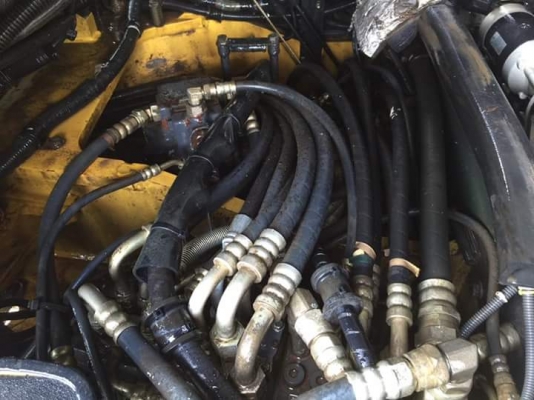 ขายKOMATSU PC40MR-2  เก่าญี่ปุ่นแท้  เดิมๆๆ  มีลายแย๊ก  8,XXX  ชั่วโมง  เครื่องปั๊มแห้ง  โทร 089-3818694  ดวงนภา