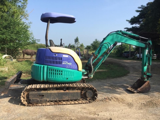 ขาย komatsu pc27mr-1นำเข้าญี่ปุ่น ไม่เคยใช้ในไทย โทร 086-1602189