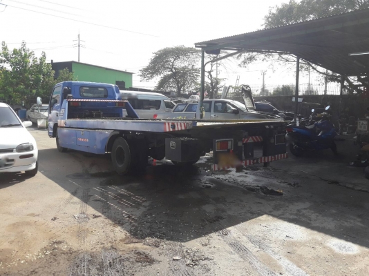 รถอีซูซุ 6 ล้อ ( รถ สไลด์ ) NPR 130 แรงม้า ปี 47. สนใจติดต่อ 081 - 6079515 รถอีซูซุ 6 ล้อ ( รถ สไลด์ ) NPR 130 แรงม้า ปี 47. สนใจติดต่อ 081 - 6079515