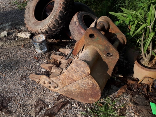 ขายด่วน คูโบต้าkx033 รุ่น 3 พร้อมหัวเจาะ บุ้งกี้ รถสวย มีเอกสารเล่มทะเบียน ขาย360000