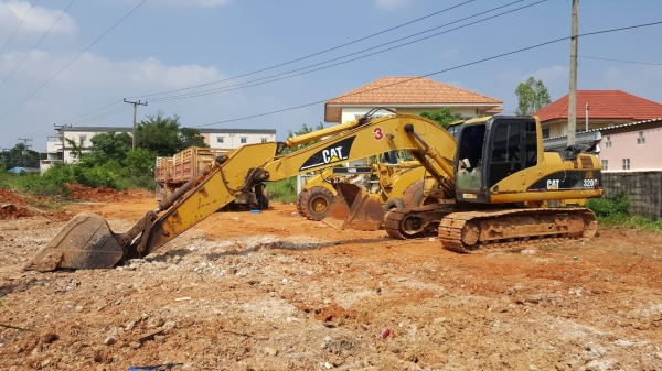 ขาย แบคโฮ CAT 320C เอกสารเล่มทะเบียนครบ เครื่องดี ปั้มดี ไฟฟ้าครบ ช่วงล่างเฟรมมีผุ ตัวถังมีผุบ้างบางจุด ราคาต่อรองได้ครับ