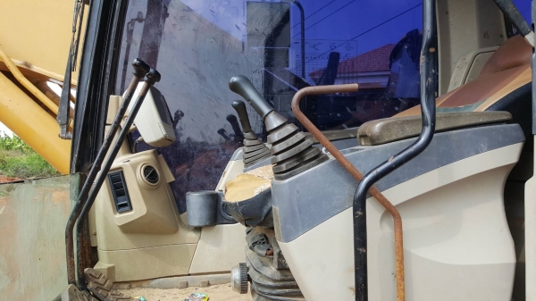 ขาย แบคโฮ CAT 320C เอกสารเล่มทะเบียนครบ เครื่องดี ปั้มดี ไฟฟ้าครบ ช่วงล่างเฟรมมีผุ ตัวถังมีผุบ้างบางจุด ราคาต่อรองได้ครับ