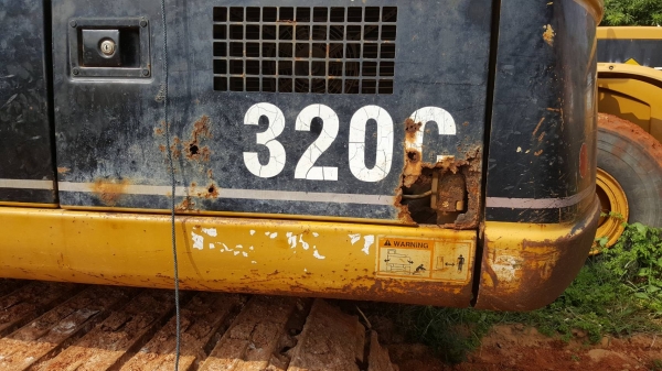 ขาย แบคโฮ CAT 320C เอกสารเล่มทะเบียนครบ เครื่องดี ปั้มดี ไฟฟ้าครบ ช่วงล่างเฟรมมีผุ ตัวถังมีผุบ้างบางจุด ราคาต่อรองได้ครับ