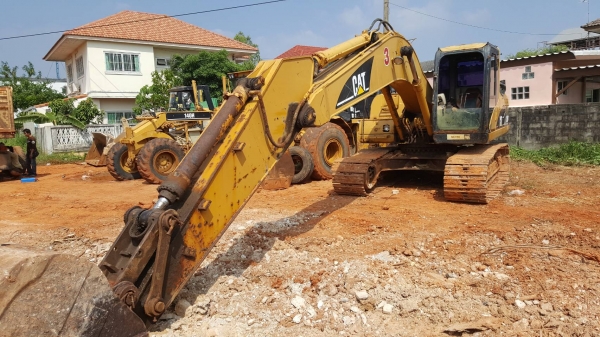 ขาย แบคโฮ CAT 320C เอกสารเล่มทะเบียนครบ เครื่องดี ปั้มดี ไฟฟ้าครบ ช่วงล่างเฟรมมีผุ ตัวถังมีผุบ้างบางจุด ราคาต่อรองได้ครับ