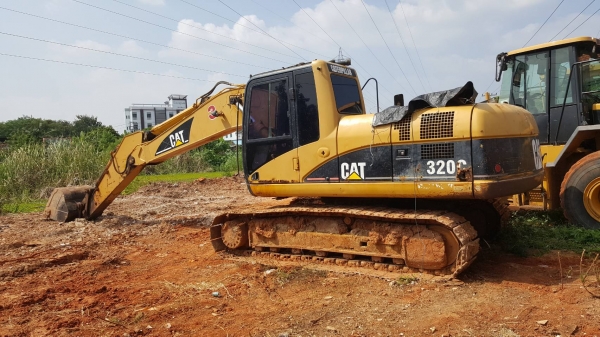 ขาย แบคโฮ CAT 320C เอกสารเล่มทะเบียนครบ เครื่องดี ปั้มดี ไฟฟ้าครบ ช่วงล่างเฟรมมีผุ ตัวถังมีผุบ้างบางจุด ราคาต่อรองได้ครับ