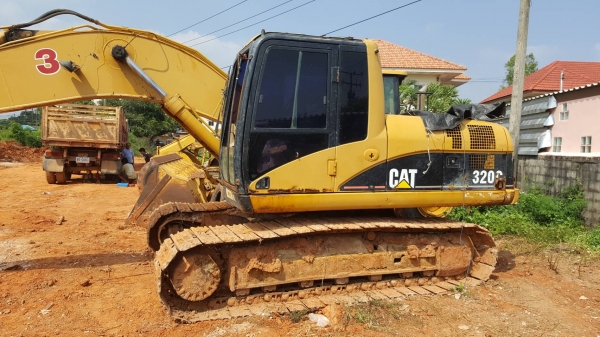 ขาย แบคโฮ CAT 320C เอกสารเล่มทะเบียนครบ เครื่องดี ปั้มดี ไฟฟ้าครบ ช่วงล่างเฟรมมีผุ ตัวถังมีผุบ้างบางจุด ราคาต่อรองได้ครับ