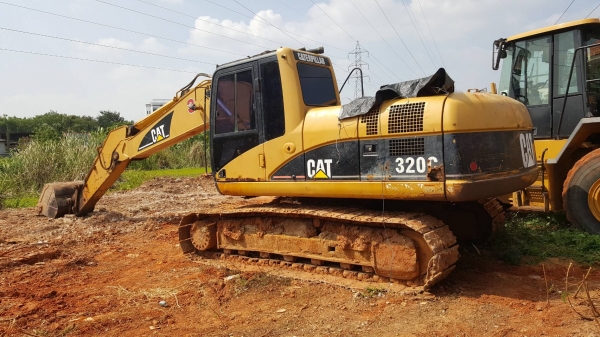 ขาย แบคโฮ CAT 320C เอกสารเล่มทะเบียนครบ เครื่องดี ปั้มดี ไฟฟ้าครบ ช่วงล่างเฟรมมีผุ ตัวถังมีผุบ้างบางจุด ราคาต่อรองได้ครับ