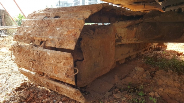 ขาย แบคโฮ CAT 320C เอกสารเล่มทะเบียนครบ เครื่องดี ปั้มดี ไฟฟ้าครบ ช่วงล่างเฟรมมีผุ ตัวถังมีผุบ้างบางจุด ราคาต่อรองได้ครับ