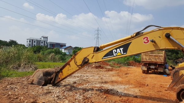 ขาย แบคโฮ CAT 320C เอกสารเล่มทะเบียนครบ เครื่องดี ปั้มดี ไฟฟ้าครบ ช่วงล่างเฟรมมีผุ ตัวถังมีผุบ้างบางจุด ราคาต่อรองได้ครับ