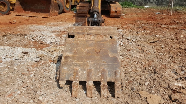 ขาย แบคโฮ CAT 320C เอกสารเล่มทะเบียนครบ เครื่องดี ปั้มดี ไฟฟ้าครบ ช่วงล่างเฟรมมีผุ ตัวถังมีผุบ้างบางจุด ราคาต่อรองได้ครับ