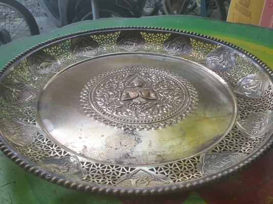 ถาดทองเหลือง ลายเทพพนม ขอบ 12 นักกษัตริย์ ขนาด 18 นิ้ว สวยๆๆ 2,500 ถาดทองเหลือง ลายเทพพนม ขอบ 12 นักกษัตริย์ ขนาด 18 นิ้ว สวยๆๆ 2,500