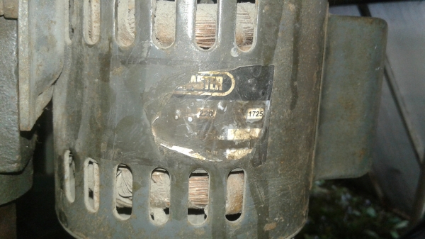 (ลดราคาเหลือ 3,200 บาท!!) สว่านแท่นขนาดเล็ก 3 หุน สภาพดี