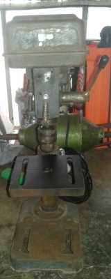 (ลดราคาเหลือ 3,200 บาท!!) สว่านแท่นขนาดเล็ก 3 หุน สภาพดี