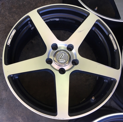 แม็ก Lenso ขอบ 17