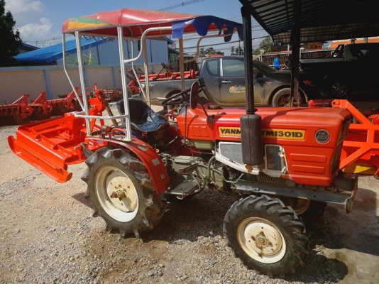 ยันร์ม่า YM1301D 4WD เก่านอกตัดหญ้าใหม่  สภาพพร้อมใช้งาน