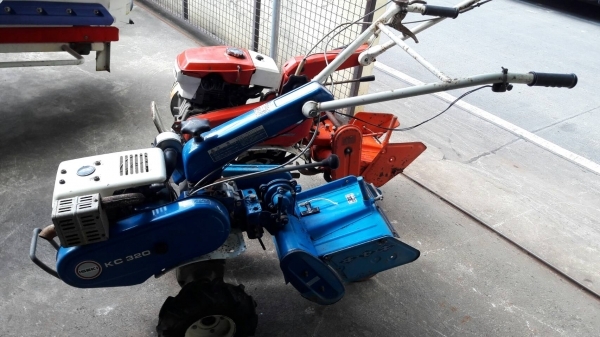 ขาย รถตีดินแบบเดินตามเก่าญี่ปุ่น 2 คัน ( 2 คัน 15000 ) ขายตามสภาพค่ะ ราคา 15,000 ขาย รถตีดินแบบเดินตามเก่าญี่ปุ่น 2 คัน ( 2 คัน 15000 ) ขายตามสภาพค่ะ ราคา 15,000