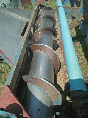 ขายรถเกี่ยวข้าว สุระชัยการช่าง195โบว์ อุ้ม2ตัน ปั๊ม22ช่วงล่าง10เพลาใหญ่ อุ้มปรับระดับ ใช้งานปกติ