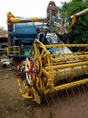 ขายรถเกี่ยวข้าว ไทยเส็งยนต์ เครื่อง240โบว์ ช่วงล่าง12 ปั๊ม22เช็คพร้อมทำงาน