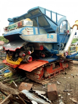 ขายรถเกี่ยวข้าว ไทยเส็งยนต์ เครื่อง240โบว์ ช่วงล่าง12 ปั๊ม22เช็คพร้อมทำงาน