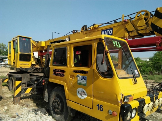 ต้องการขายรถเครน 11 ตัน นิสสัน  6ล้อ 2 เพลา 220 แรง สภาพพร้อมใช้งาน  สนใจติดต่อ 0845391041