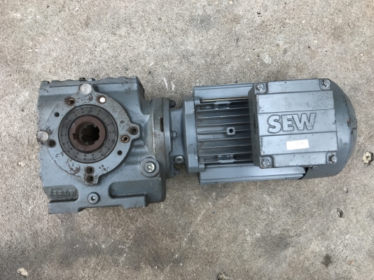 ขายมอเตอร์เกียร์ของใหม่ SEW eurodrive 3/4HP. 380V อัตราทด 1:32.8 เพลาออกประมาณ 42รอบต่อนาที ของใหม่ ไม่เคยใช้งานครับ ขายมอเตอร์เกียร์ของใหม่ SEW eurodrive 3/4HP. 380V อัตราทด 1:32.8 เพลาออกประมาณ 42รอบต่อนาที ของใหม่ ไม่เคยใช้งานครับ