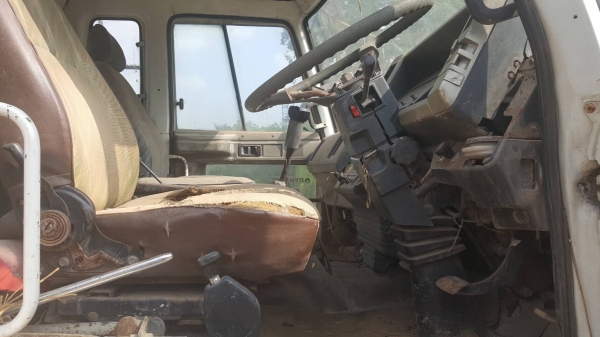 ขาย รถ 10 ล้อ หัวลาก ISUZU FXZ23KFY เครื่อง 6SD1 240 แรงม้า เกียร์ Easton ทะเบียนขาด 2 ปี