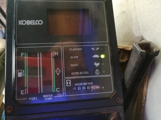 ขายครับSK60มาคทรี ไฟฟ้าครบ เก่านอกใช้น้อยครับ โทร.0851562314