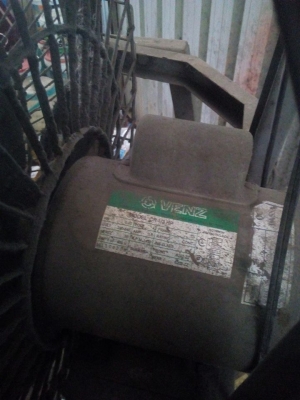 พัดลม Venz มือสอง มีสองตัวครับ 20 กับ 24 นิ้ว ขายด่วนครับไม่มีที่เก็บ