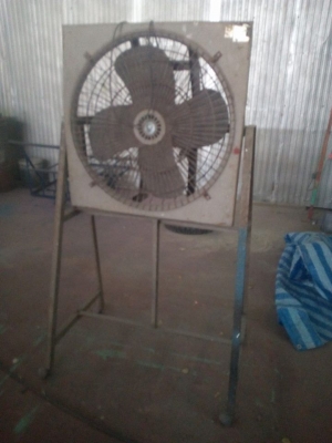 พัดลม Venz มือสอง มีสองตัวครับ 20 กับ 24 นิ้ว ขายด่วนครับไม่มีที่เก็บ