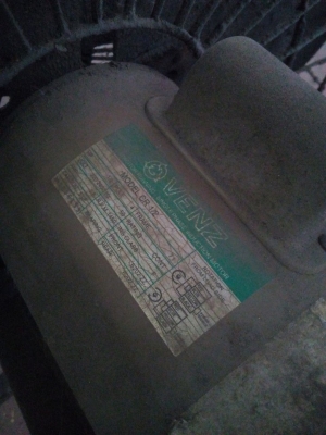 พัดลม Venz มือสอง มีสองตัวครับ 20 กับ 24 นิ้ว ขายด่วนครับไม่มีที่เก็บ