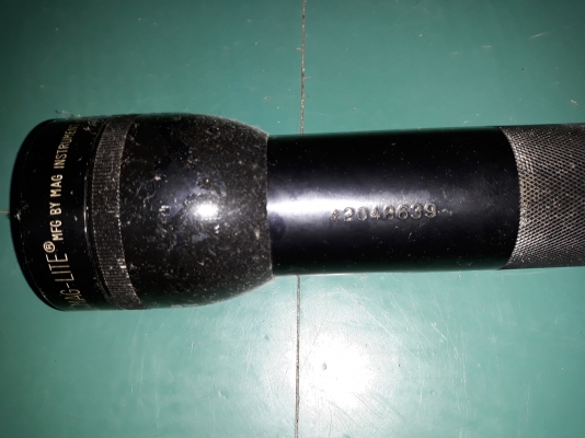 ขายไฟฉาย3ท่อน MAG-LITE MADE IN USA.มือสองสภาพดีทำจากโลหะ กันน้ำ แข็งแรงมีน้ำหนัก ใช้ป้องกันตัวได้