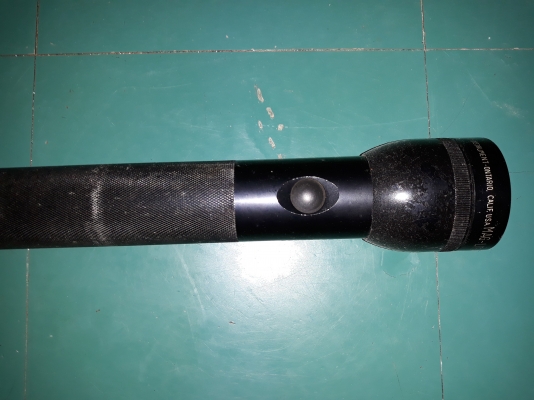 ขายไฟฉาย3ท่อน MAG-LITE MADE IN USA.มือสองสภาพดีทำจากโลหะ กันน้ำ แข็งแรงมีน้ำหนัก ใช้ป้องกันตัวได้