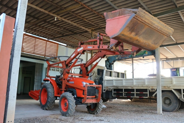 ขายรถไถ KUBOTA L3608 พร้อมชุดตัก และตัวตัดหญ้าใหม่ ขนาด 1.30เมตร ราคา 340,000