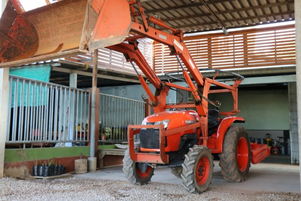 ขายรถไถ KUBOTA L3608 พร้อมชุดตัก และตัวตัดหญ้าใหม่ ขนาด 1.30เมตร ราคา 340,000