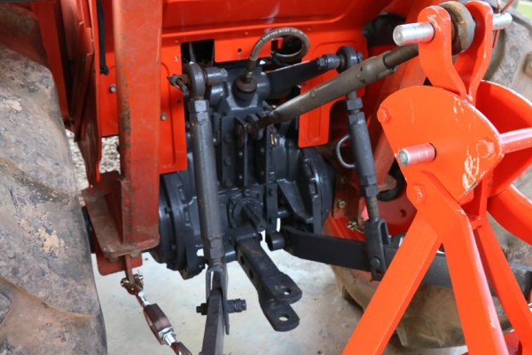 ขายรถไถ KUBOTA L3608 พร้อมชุดตัก และตัวตัดหญ้าใหม่ ขนาด 1.30เมตร ราคา 340,000