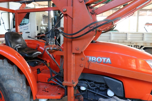 ขายรถไถ KUBOTA L3608 พร้อมชุดตัก และตัวตัดหญ้าใหม่ ขนาด 1.30เมตร ราคา 340,000