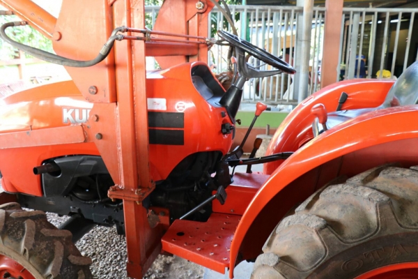 ขายรถไถ KUBOTA L3608 พร้อมชุดตัก และตัวตัดหญ้าใหม่ ขนาด 1.30เมตร ราคา 340,000