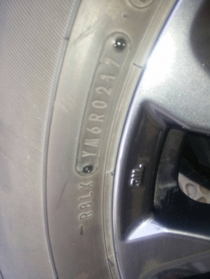 ขายล้อแม็กพร้อมยางมาสด้า 2 ของแท้ติดรถ 4 วง (โฉมล่าสุด) รถออกมาได้ 4 เดือนกว่า ไม่มีรอย ไม่รั่ว ไม่ซึม ไม่มีปะ