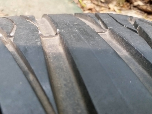 ยางดันล็อป2เส้นขนาด 275/30-19