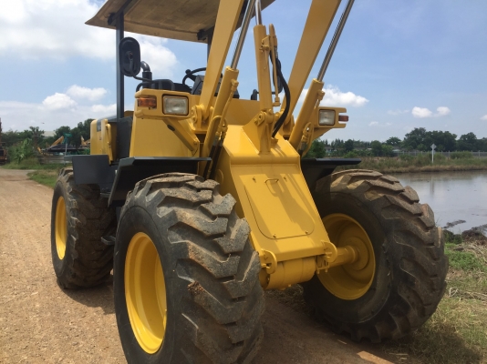 รถตักล้อยาง KOMATSU WA100M-3  พร้อมใช้งาน