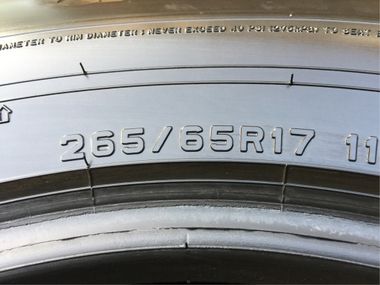 ยาง Dunlop 265 65 17 ปลายปี16 ดอกเต็ม ตุ่มครบ ไม่มีกินข้าง ใช้ยาว ราคาไม่แพง