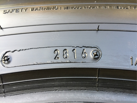 ยาง Dunlop 265 65 17 ปลายปี16 ดอกเต็ม ตุ่มครบ ไม่มีกินข้าง ใช้ยาว ราคาไม่แพง