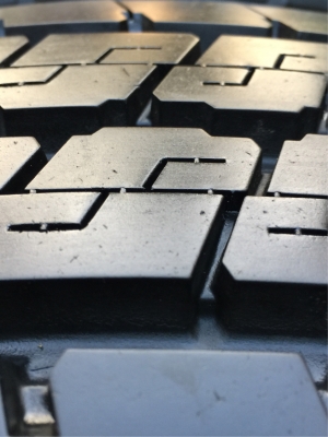 ยาง Dunlop 215 70 15 กลางปี16 ดอกเต็ม ไม่มีปะ ใช้ยาว ราคาไม่แพง ยาง Dunlop 215 70 15 กลางปี16 ดอกเต็ม ไม่มีปะ ใช้ยาว ราคาไม่แพง