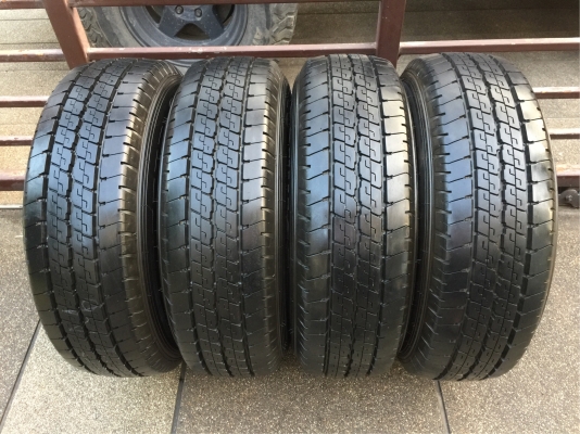 ยาง Dunlop 215 70 15 กลางปี16 ดอกเต็ม ไม่มีปะ ใช้ยาว ราคาไม่แพง ยาง Dunlop 215 70 15 กลางปี16 ดอกเต็ม ไม่มีปะ ใช้ยาว ราคาไม่แพง