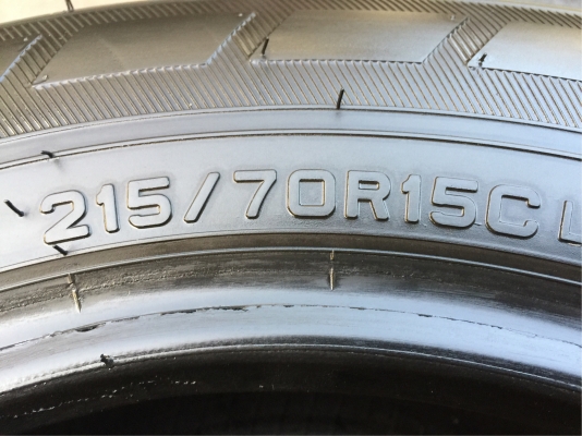 ยาง Dunlop 215 70 15 กลางปี16 ดอกเต็ม ไม่มีปะ ใช้ยาว ราคาไม่แพง ยาง Dunlop 215 70 15 กลางปี16 ดอกเต็ม ไม่มีปะ ใช้ยาว ราคาไม่แพง
