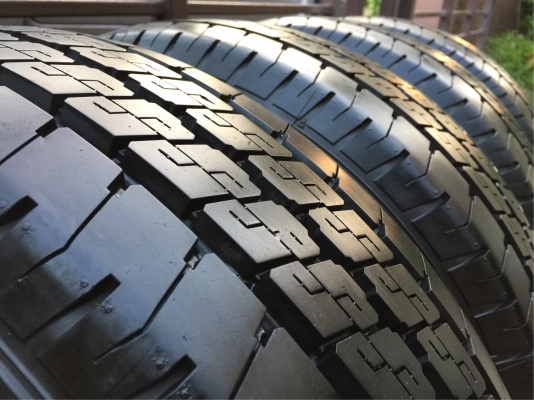 ยาง Dunlop 215 70 15 กลางปี16 ดอกเต็ม ไม่มีปะ ใช้ยาว ราคาไม่แพง ยาง Dunlop 215 70 15 กลางปี16 ดอกเต็ม ไม่มีปะ ใช้ยาว ราคาไม่แพง