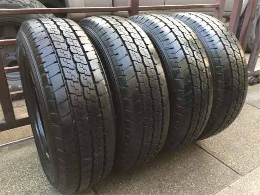 ยาง Dunlop 215 70 15 กลางปี16 ดอกเต็ม ไม่มีปะ ใช้ยาว ราคาไม่แพง ยาง Dunlop 215 70 15 กลางปี16 ดอกเต็ม ไม่มีปะ ใช้ยาว ราคาไม่แพง